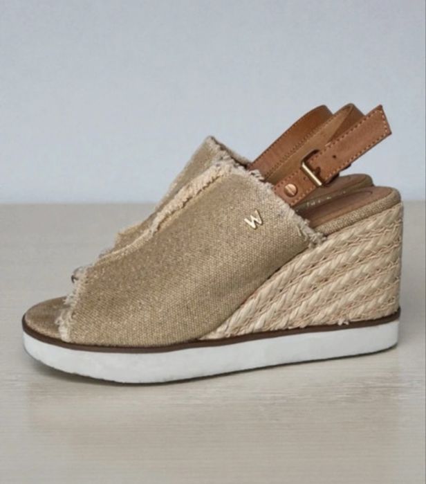 Sandały na koturnie Wrangler