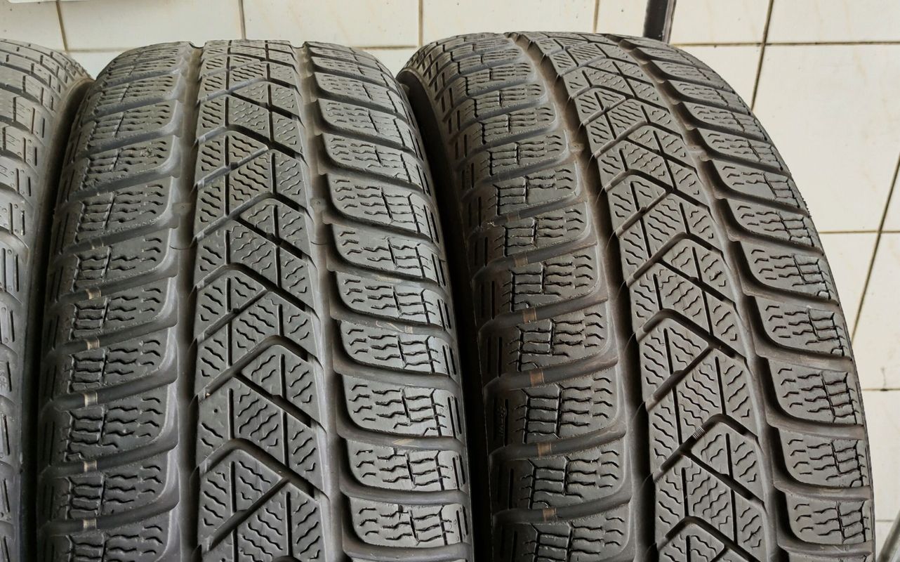 4x 215/60r16 Pirelli SottoZero 3 Winter Seal 95h 2023r D/B/72dB