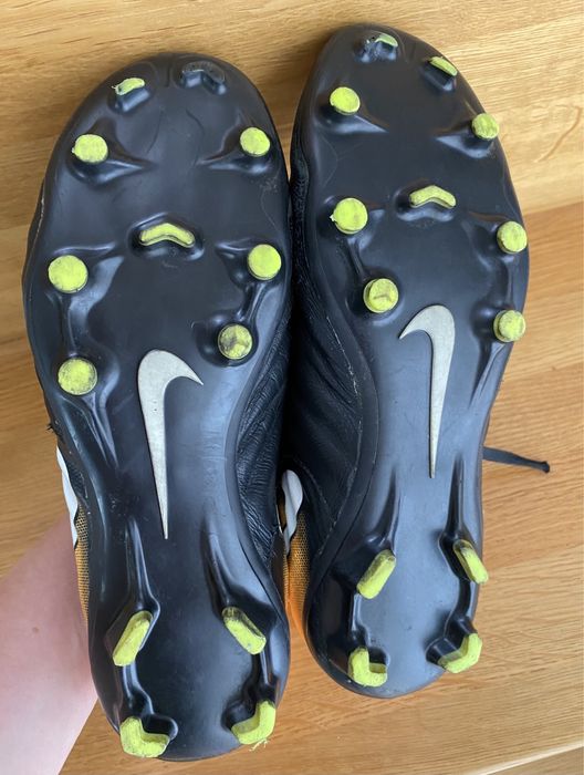 Korki buty do piłki nożnej Nike Tiempo Legend VII FG Junior roz 37,5