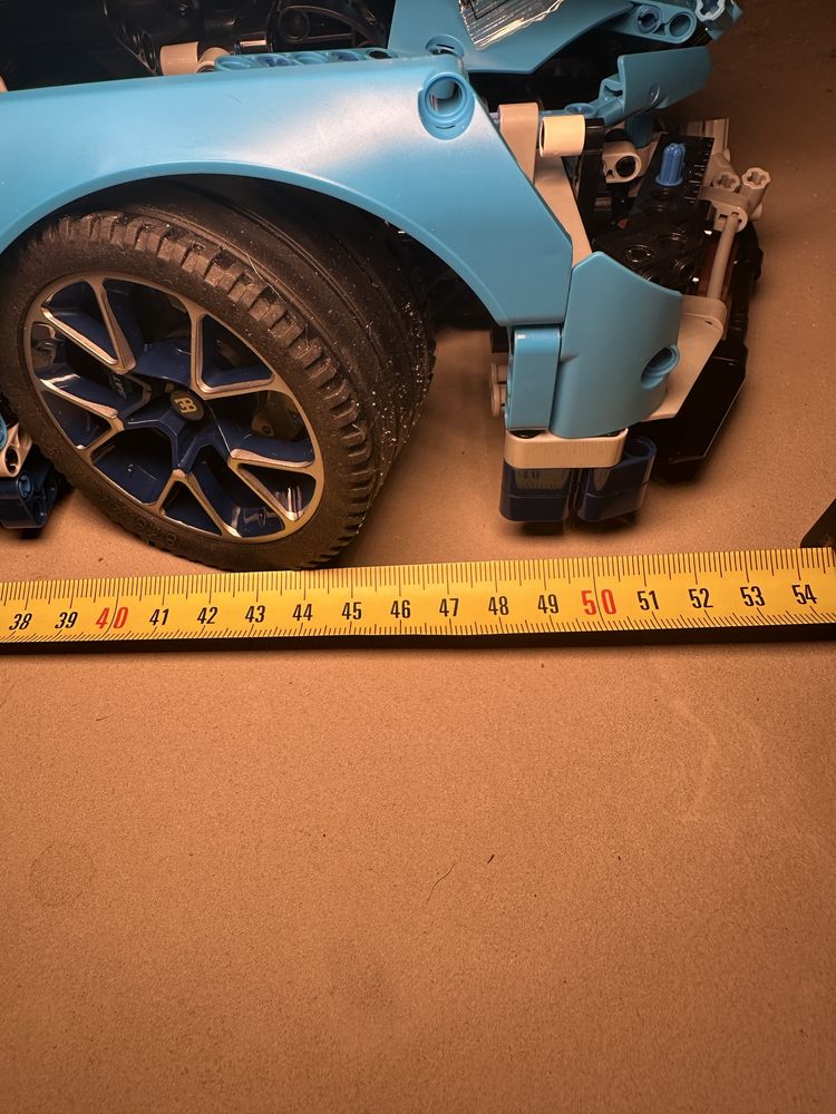 Carro Bugatti LEGO Technic – completo com caixa e instruções.