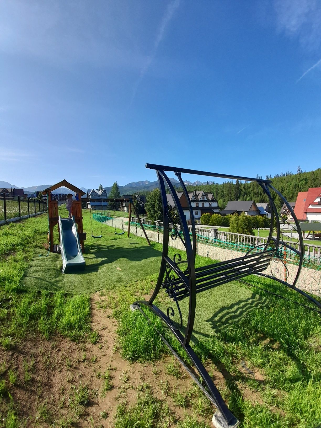Domki nad Borem z widokiem na góry