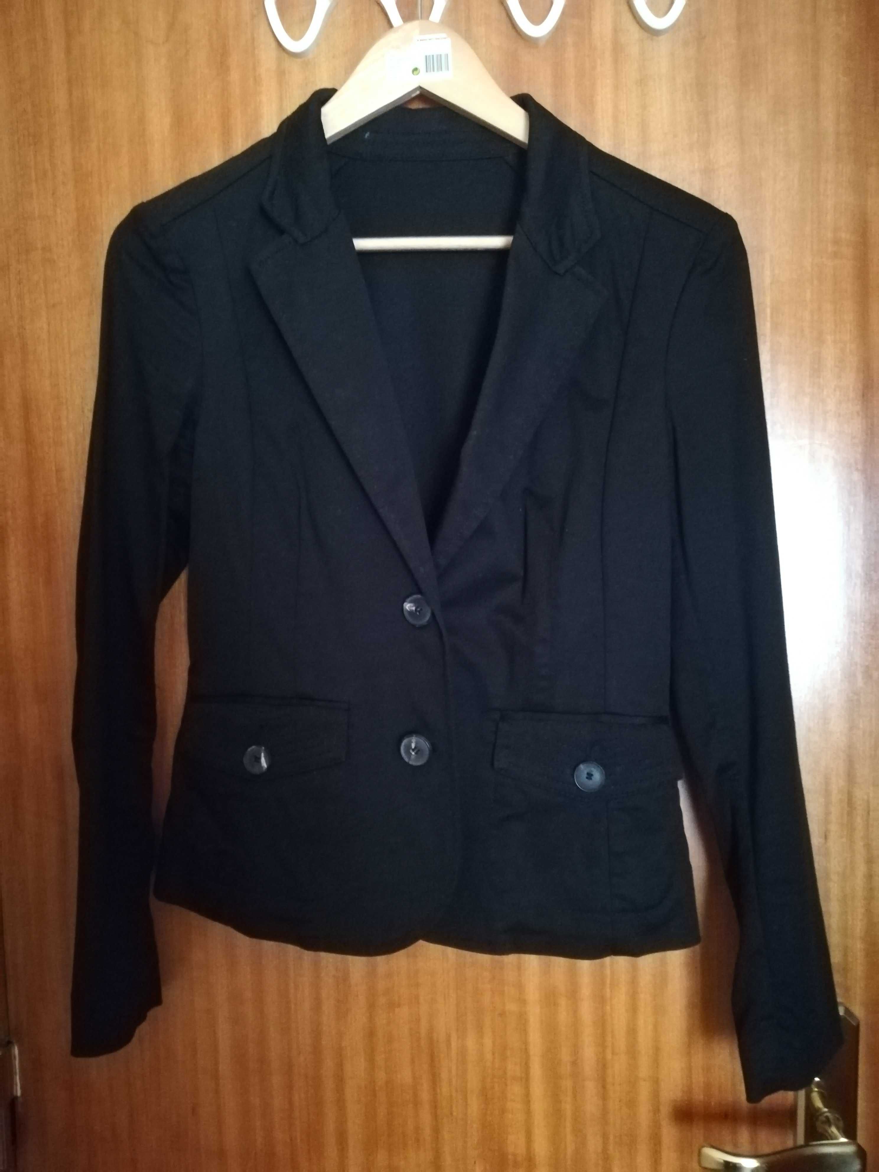 Blazer Preto, tamanho S. Marca Mango