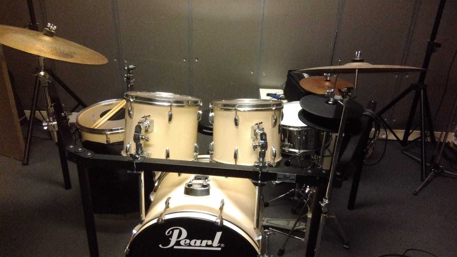 Bateria Eletrônica Pearl. Bom estado.