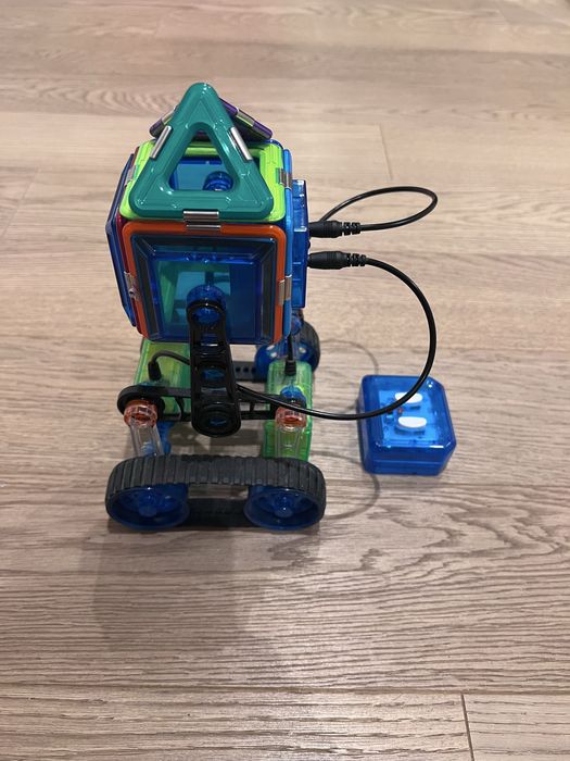 Klocki magnetyczne - pojazd ze zdalnym sterowaniem