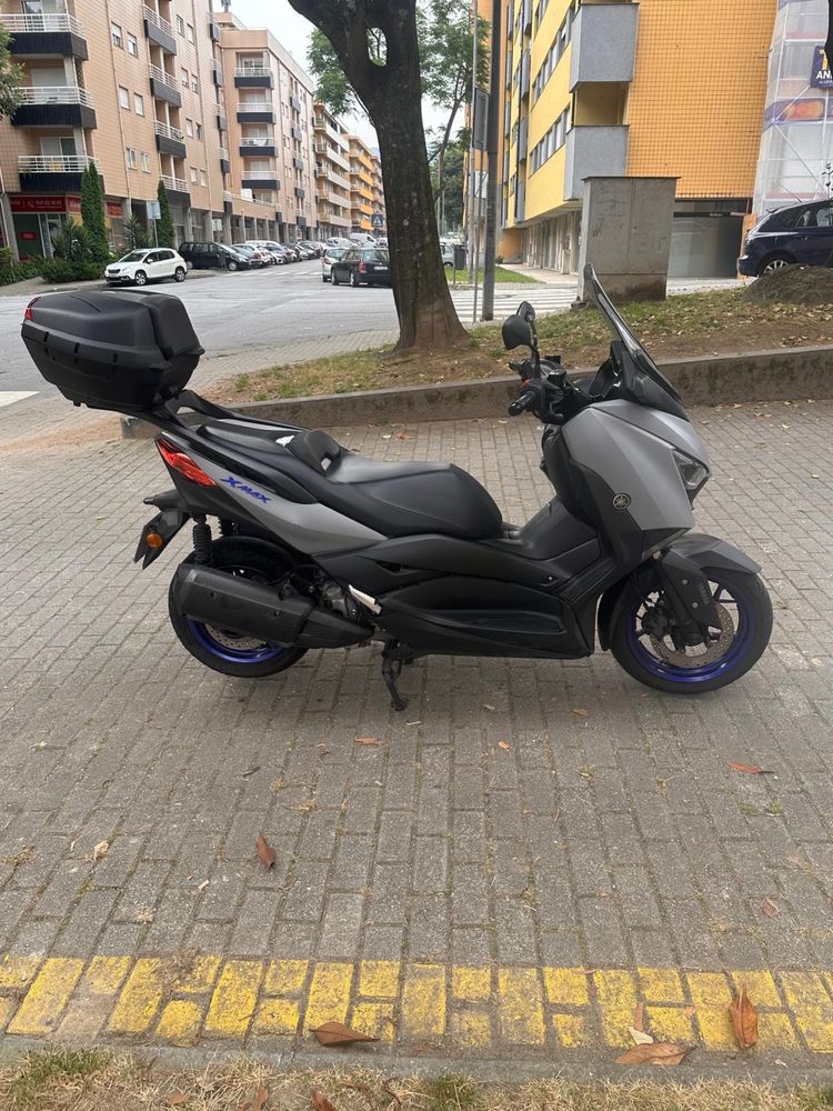 Moto Yamaha com case