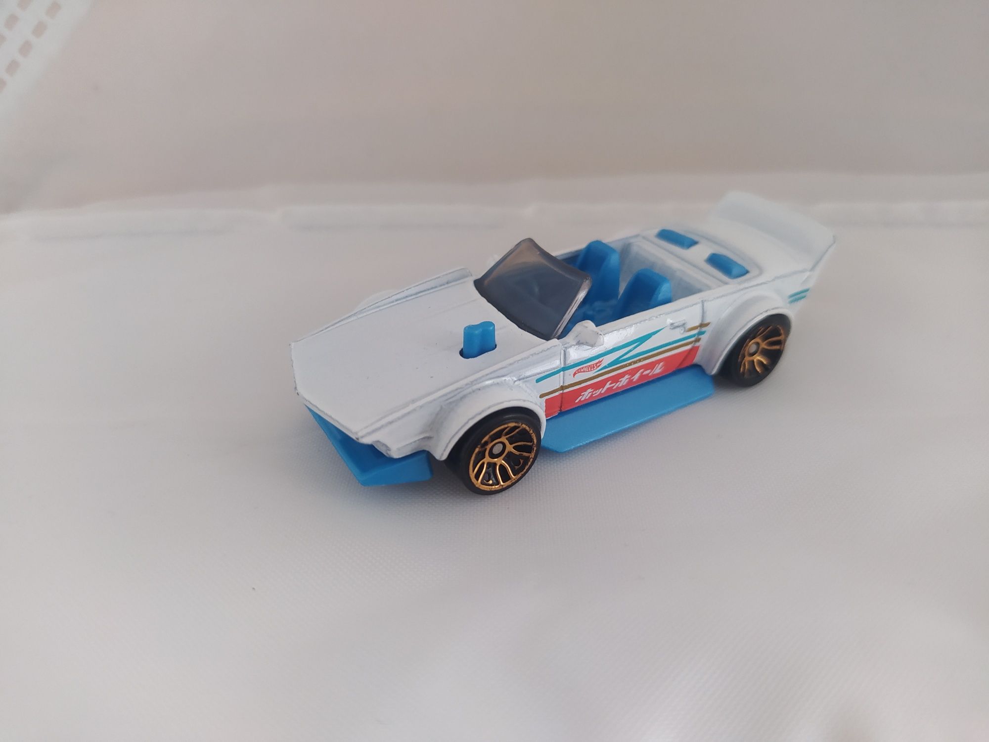 Новая машинка Hot Wheels