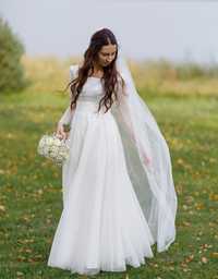 Довга весільна сукня айворі з квадратним вирізом