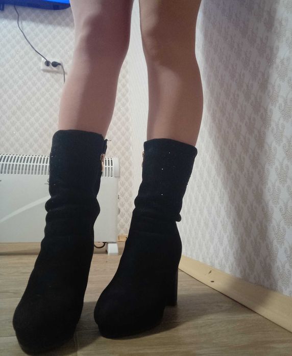 Чоботи жіночі, черевики