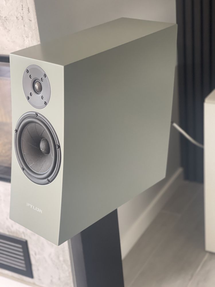 Pylon audio Jasper 18 standy ral7033 mat