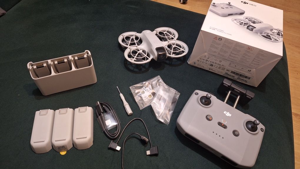 Dron dji neo fly more combo