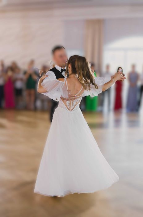 Suknia ślubna z salonu GRACJA + welon