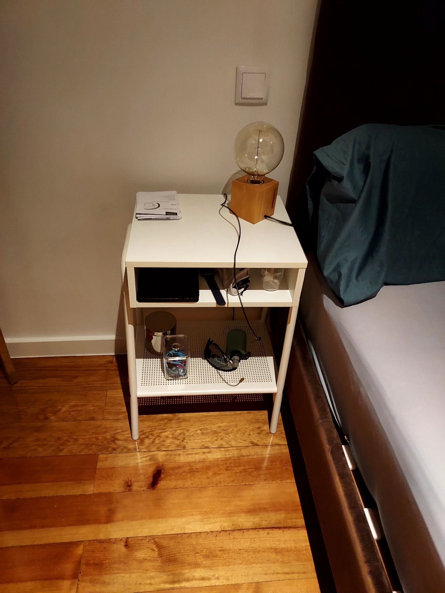 Conjunto de mesas de cabeceira IKEA