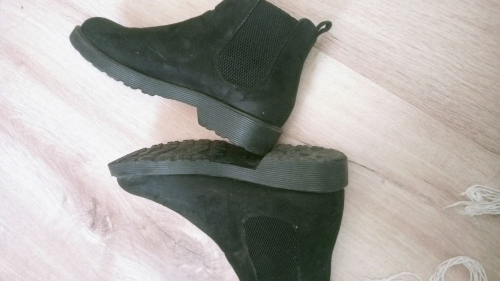 Botas de senhora em camurça preta