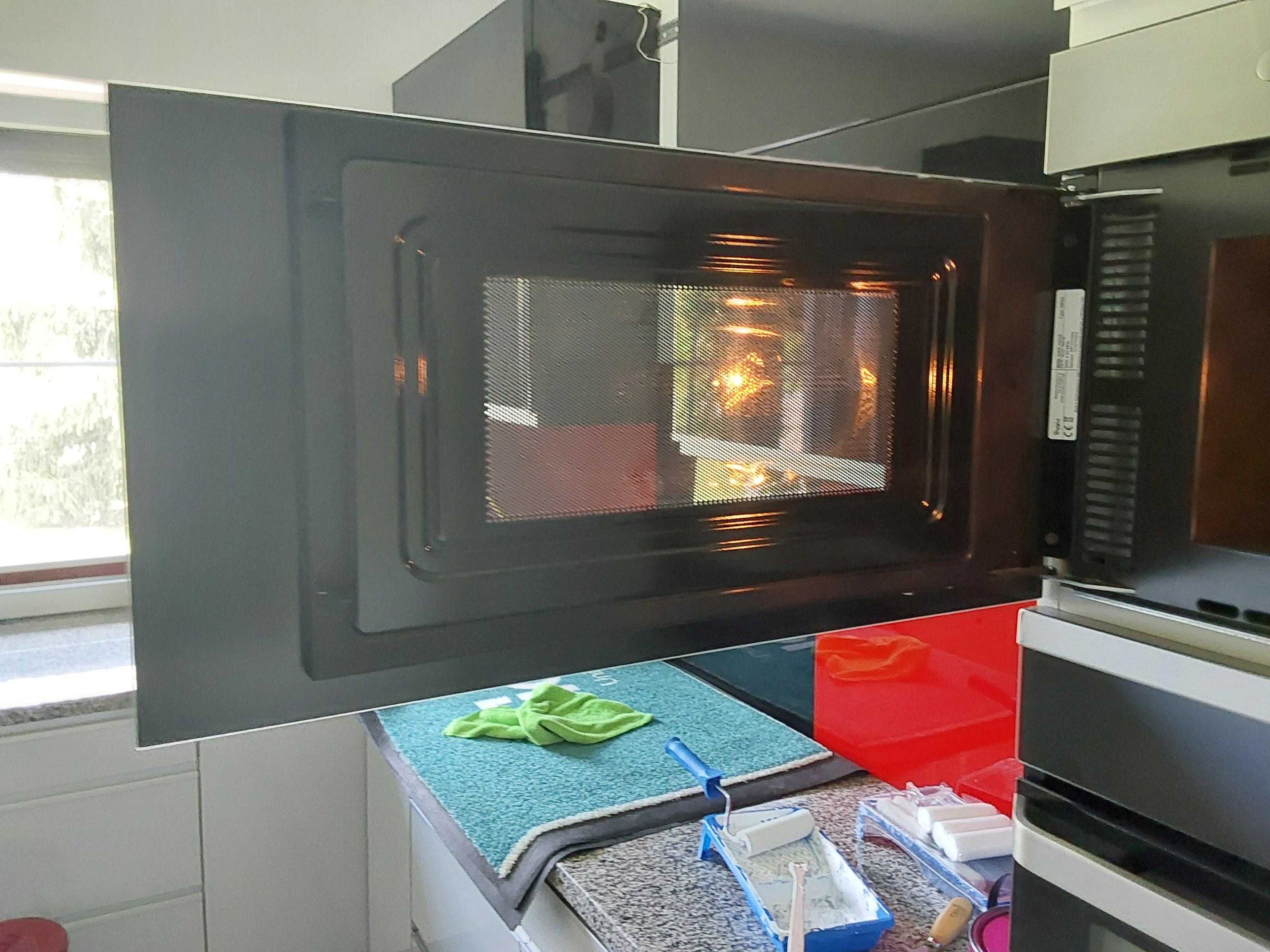 Mikrofala Whirlpool do zabudowy stan bdb