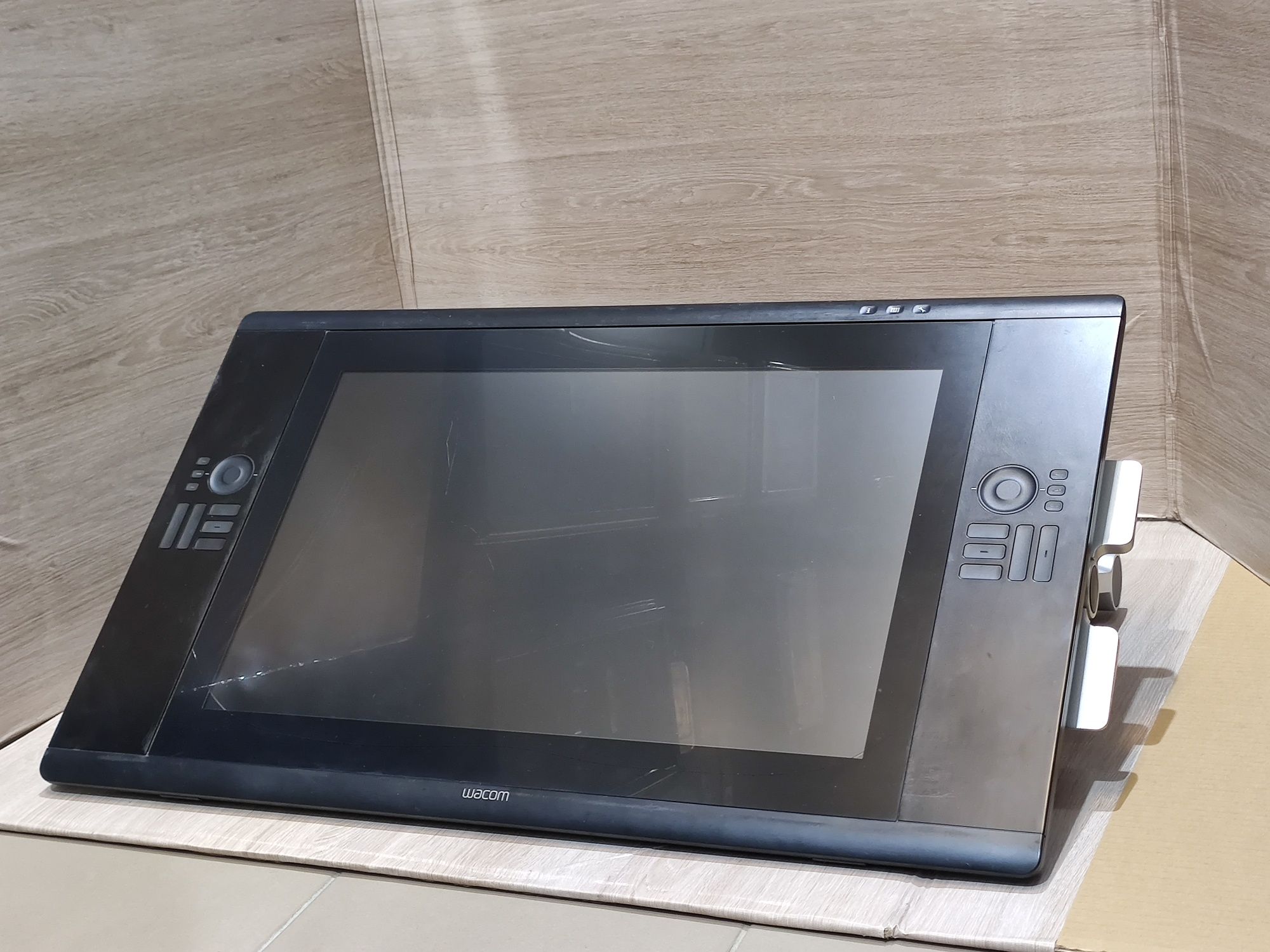 Wacom Cintiq 24HD (DTK-2500) Графічний планшет