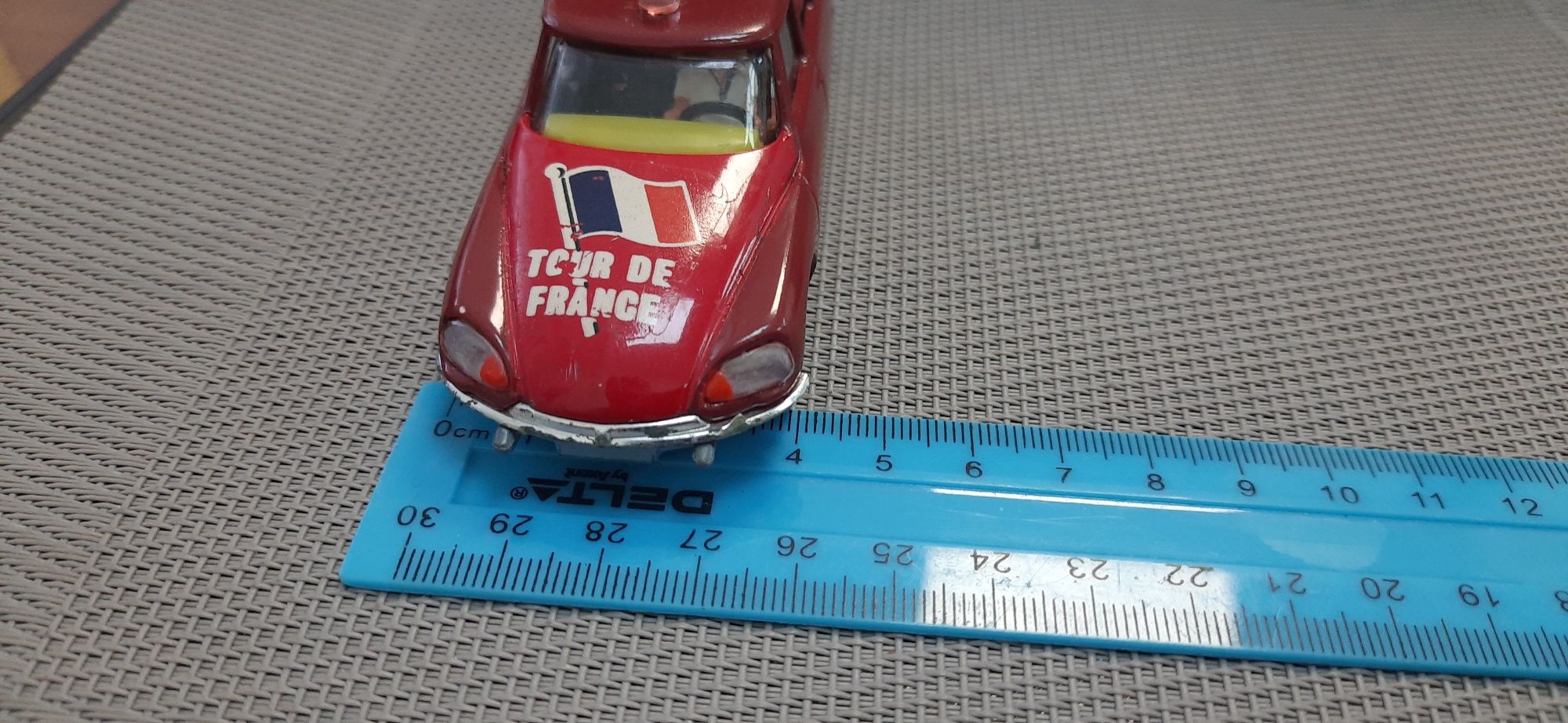 Машинка модель citroen ds corgi toys