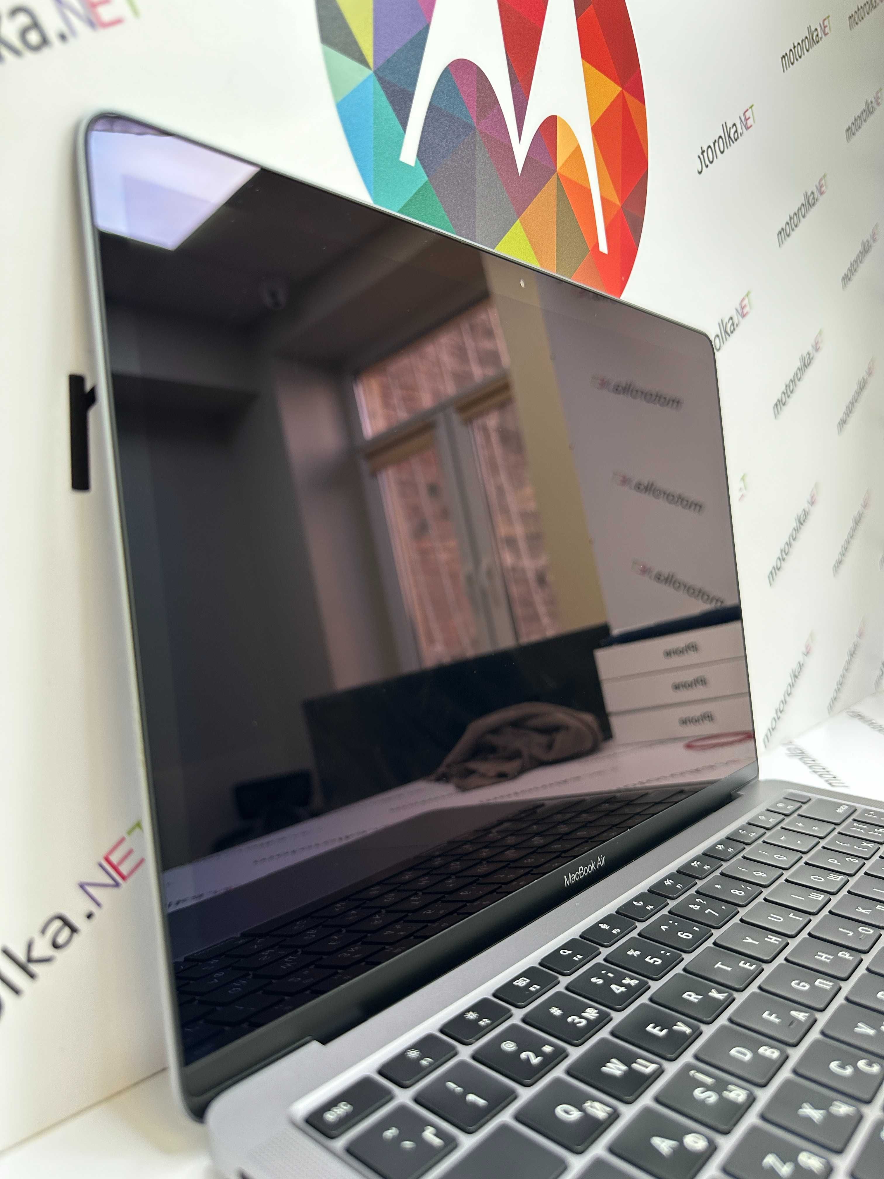 Ноутбук MacBook Air 13 M1 8CPU/7GPU 8RAM 128SSD Space Gray 92% MDM