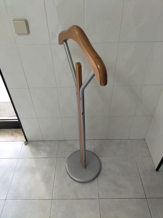 Suporte para roupa de quarto