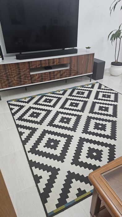 Tapete preto e branco como novo e lavado 2Mx2M
