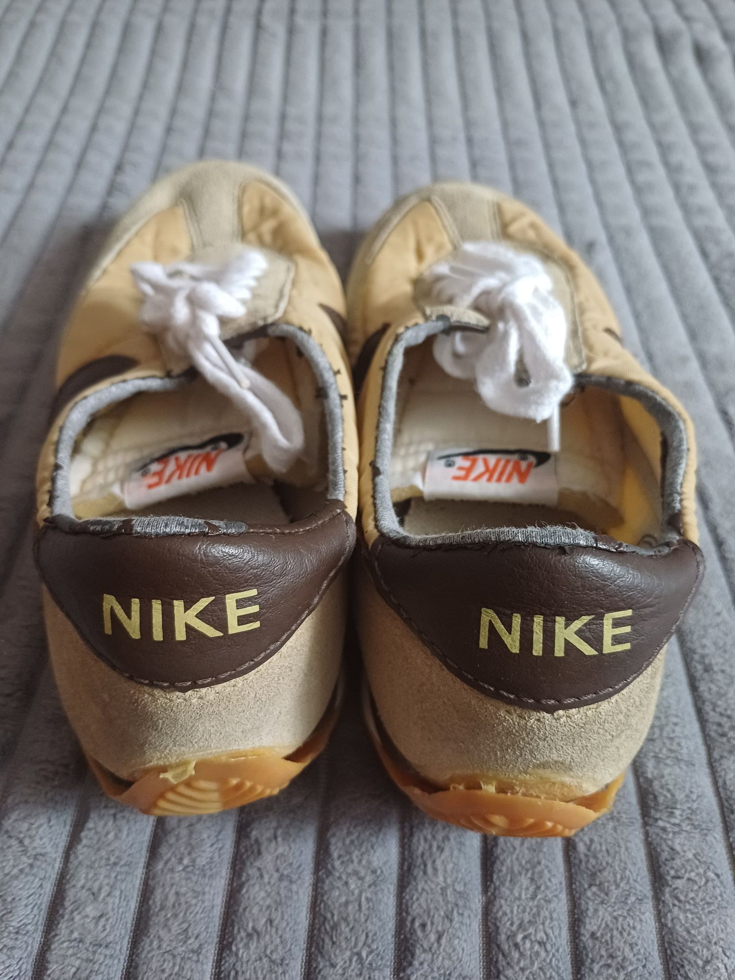 Buty Nike beżowe