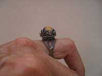 Srebrny pierścionek - kopułka z  brązowym kamieniem CENA OST