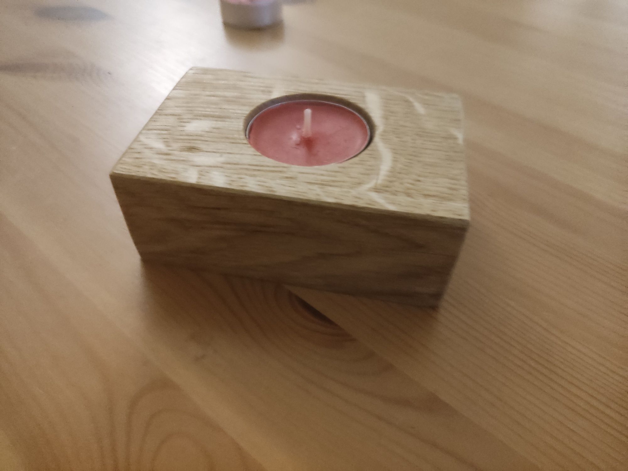 Pojedynczy dębowy świecznik na tealight nowy