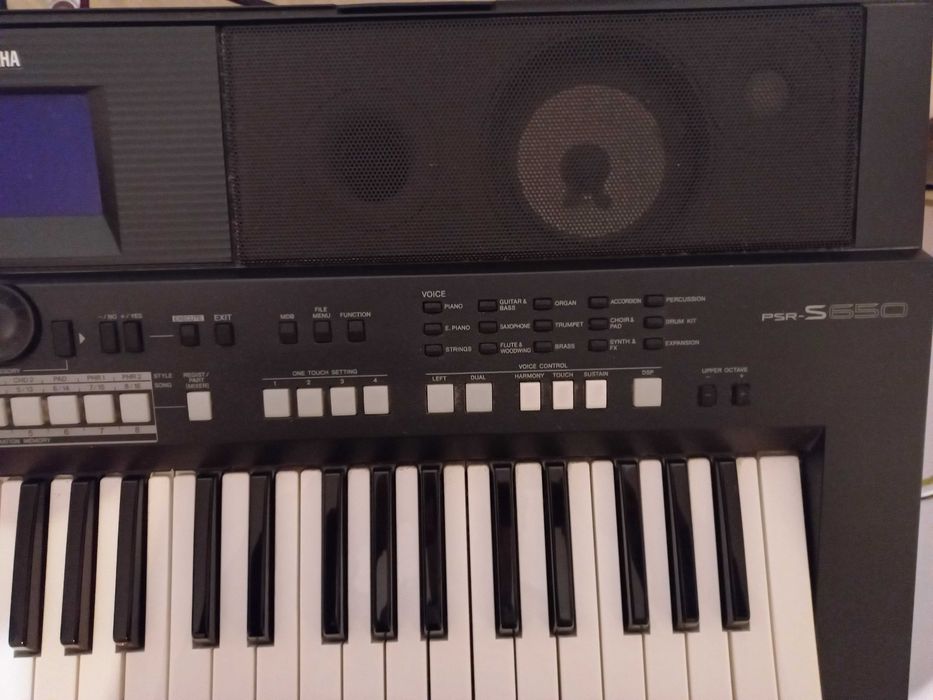 Yamaha psr s 650