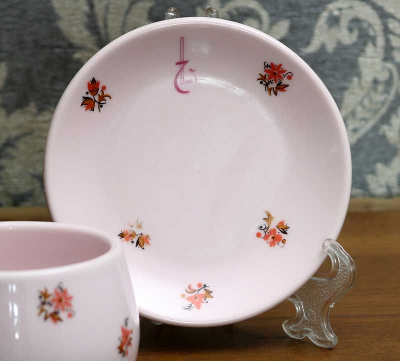 Kubek różowa porcelana Epiag Lokti Bohemia 1945-58