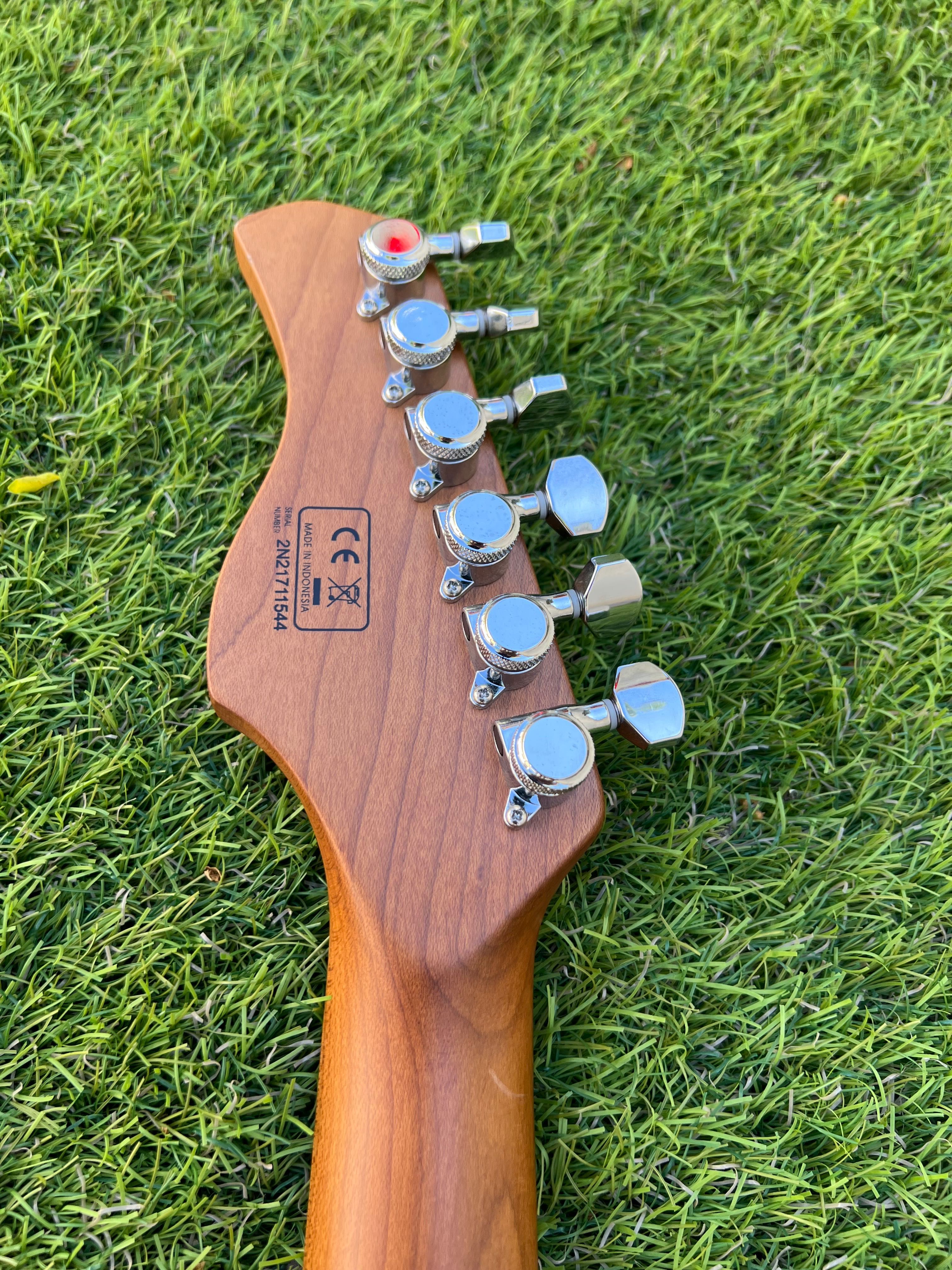 Guitarra eletrica Stratocaster Sire7  3TS Larry Carlton Roasted Neck