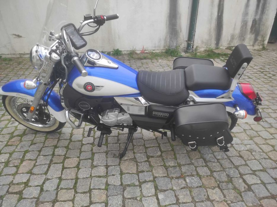 Moto UM renegade classic como nova