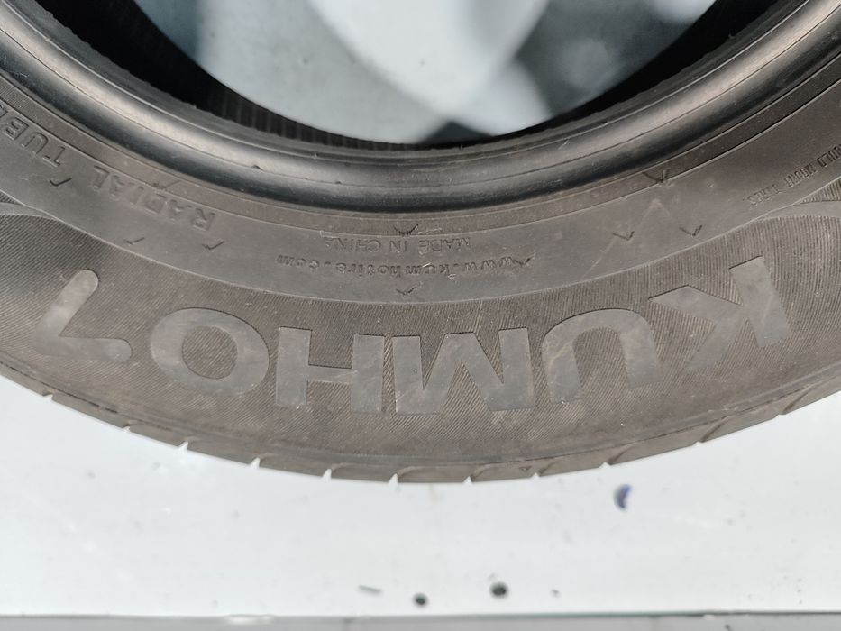 2 pneus semi novos 205-65R15 Kumho - Oferta dos portes