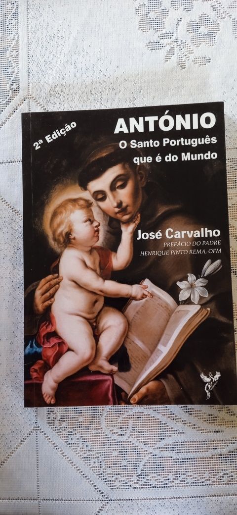 Livro António o Santo Português que é do mundo
