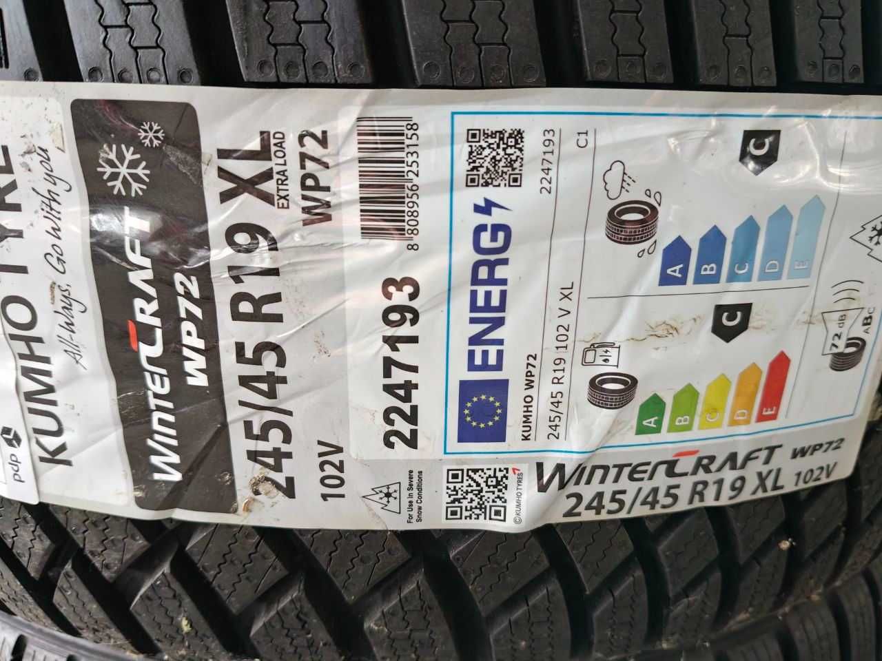 Komplet opon zimowych 19" KUMHO WinterCraft WP72 245/45 R19 XL 102V