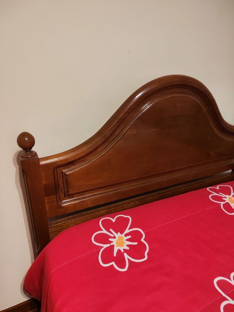 Cama completa com colchão e estrado