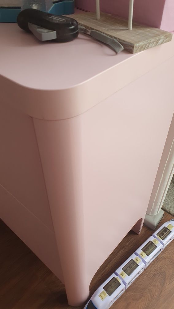 Cómoda ikea rosa