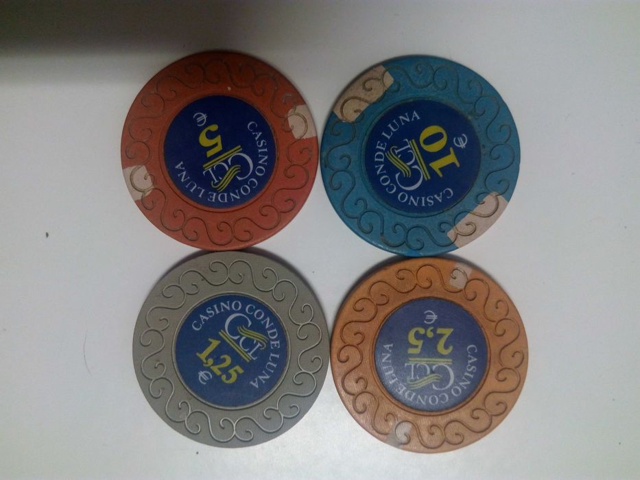 Coleção de 71 fichas de 27 casinos.