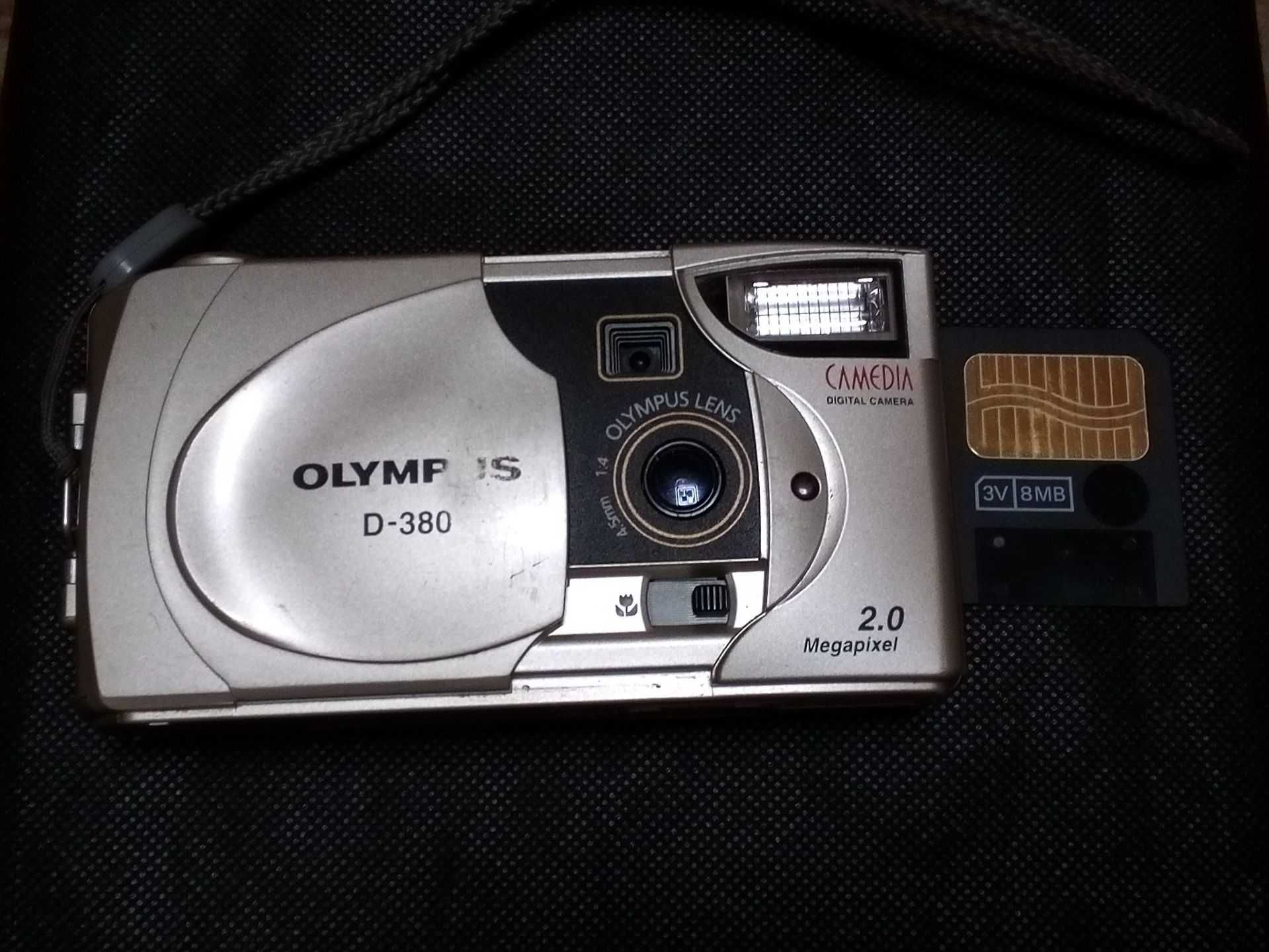 OLYMPUS D-380 Антикварний цифровий фотоапарат.