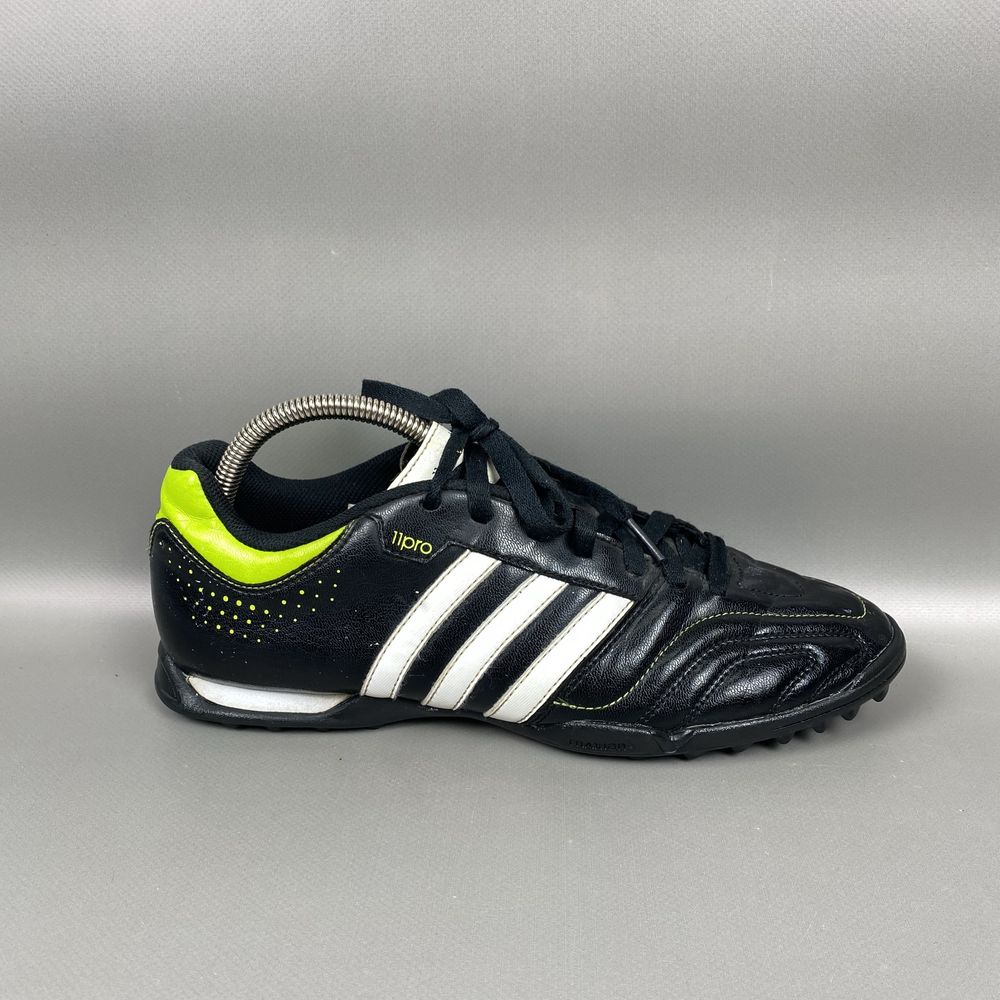 Чоловічі шкіряні сороконіжки Adidas 11pro Questra TRX TF [V23709]