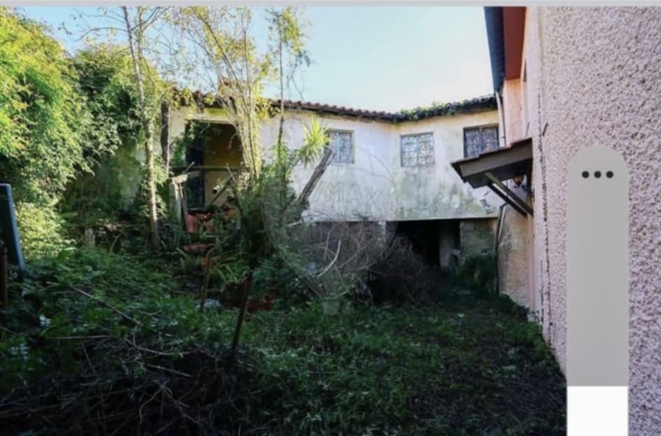 Casa em ruinas para venda situada na freguesia de Serzedelo