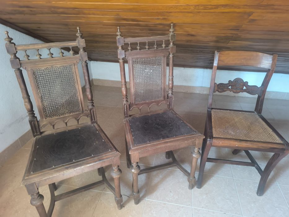 3 Cadeiras antigas em bom estado
