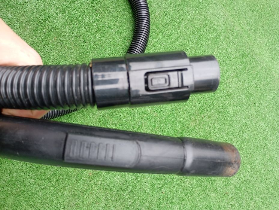 Czarny wąż ssący do Odkurzacza Amica Bagio