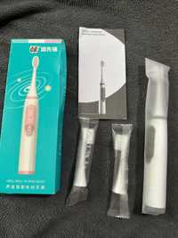 Электрическая зубная щетка +2 насадки