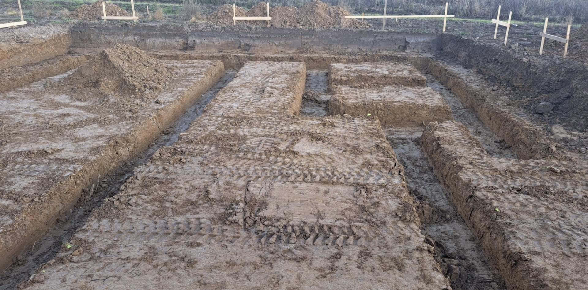 Usługi Minikoparką 2.7 t Wywrotką 7.5 t przyłącz Minikoparka fundament