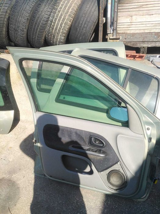 Porta Frente Esquerda Renault Clio II Fase II 1.5 Dci de 2002