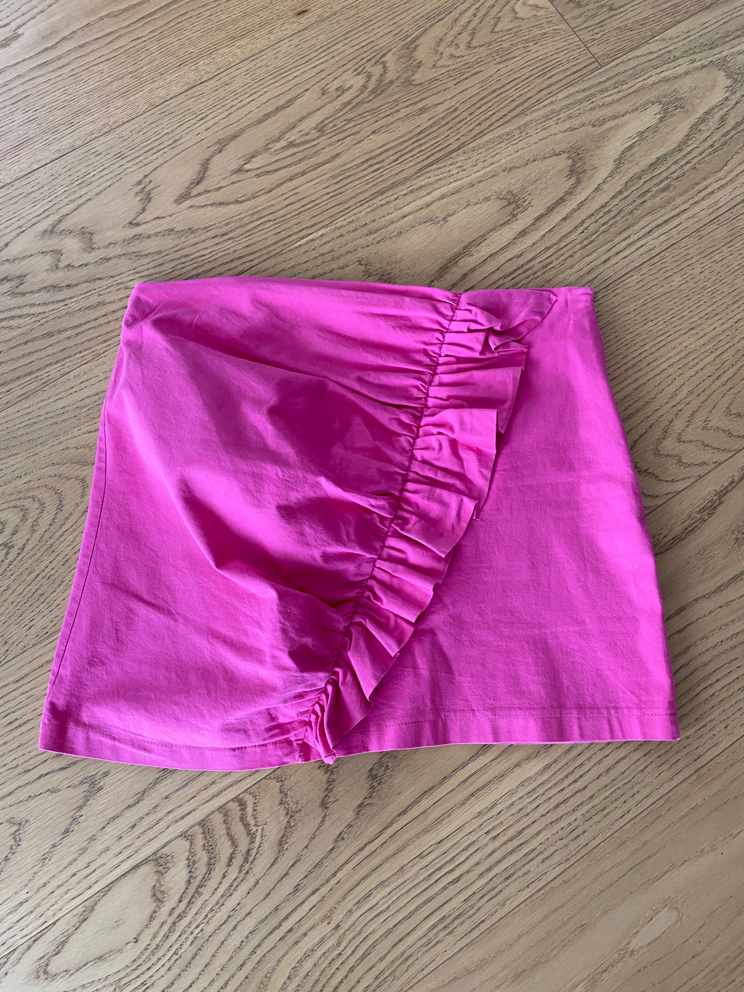 Śliczna różowa spódnica mini Reserved R.38