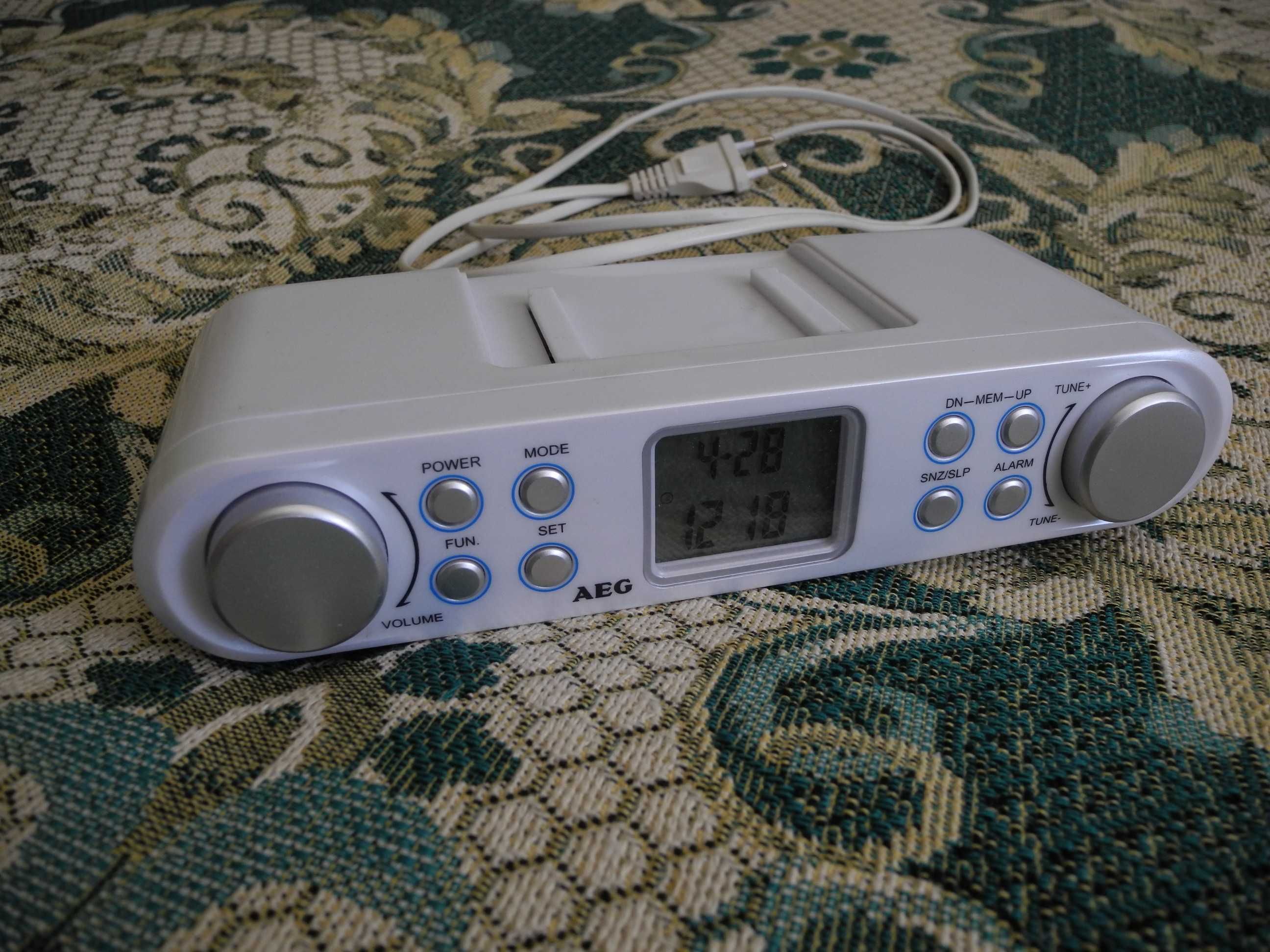 Фірмовий радіогодинник AEG KRC 4344