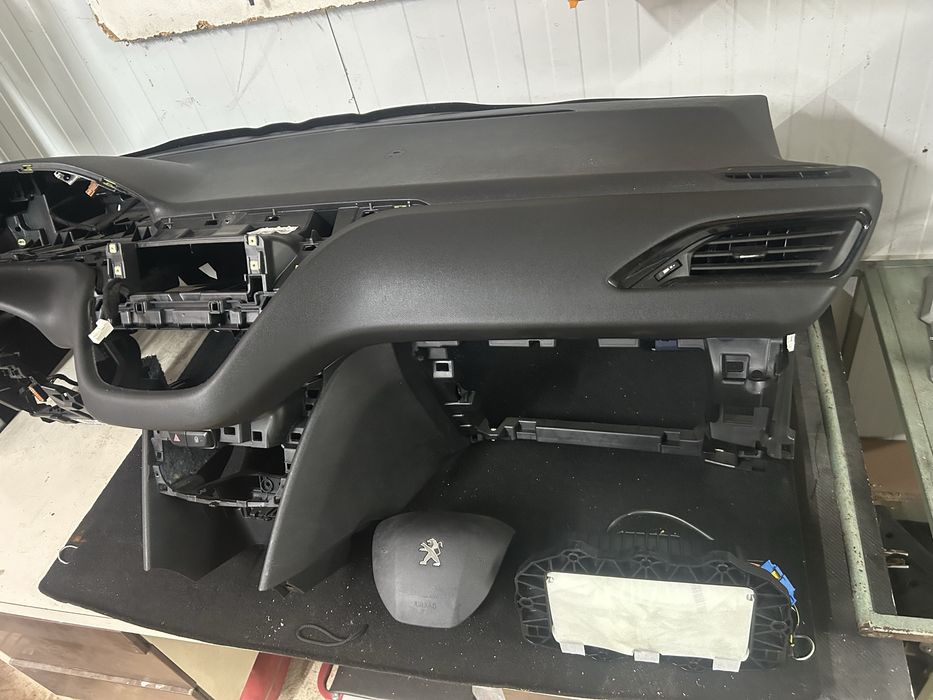 Tablier com airbags peugeot 208