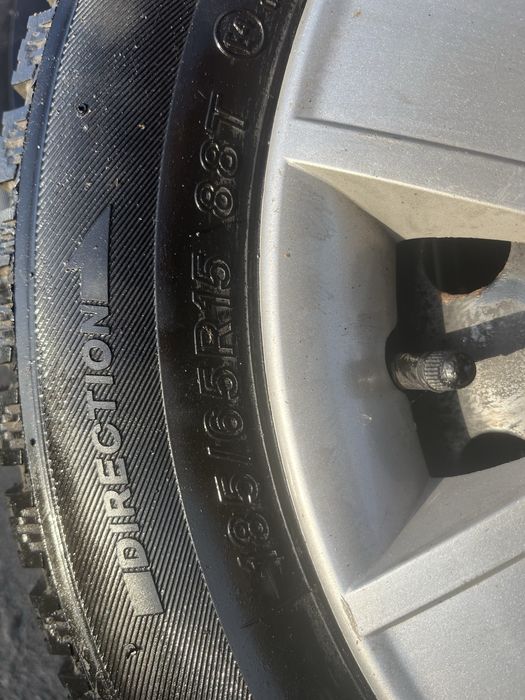 Комплект: зимові шини Lassa 185/65 R15 + диски + ковпаки