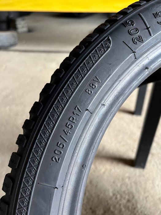 Шини 205/45 r17 Kleber Зима 2шт  (610)