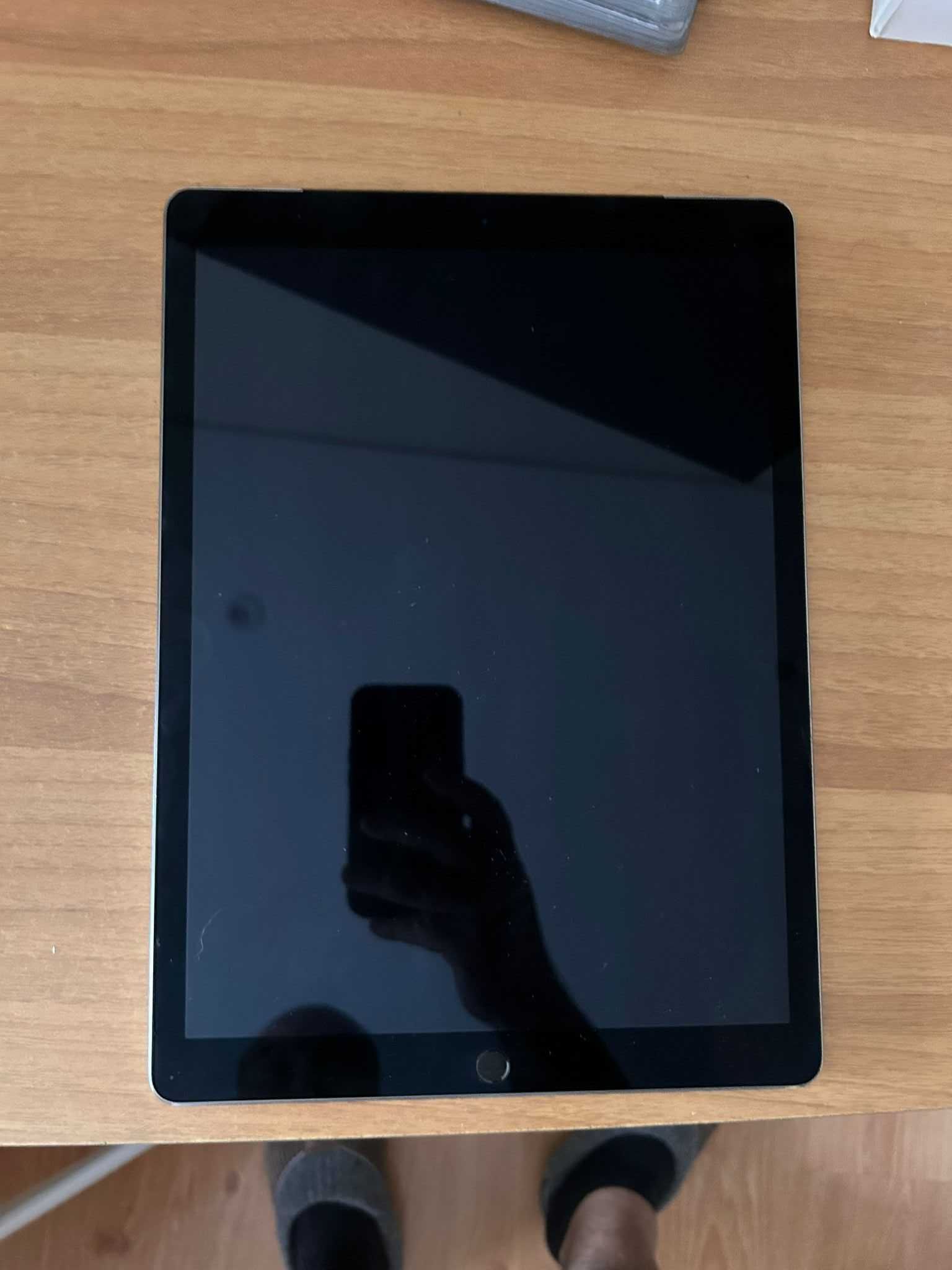 Apple iPad Pro 12.9”  - 128GB - Wifi + Cellular com Smart Keyboard